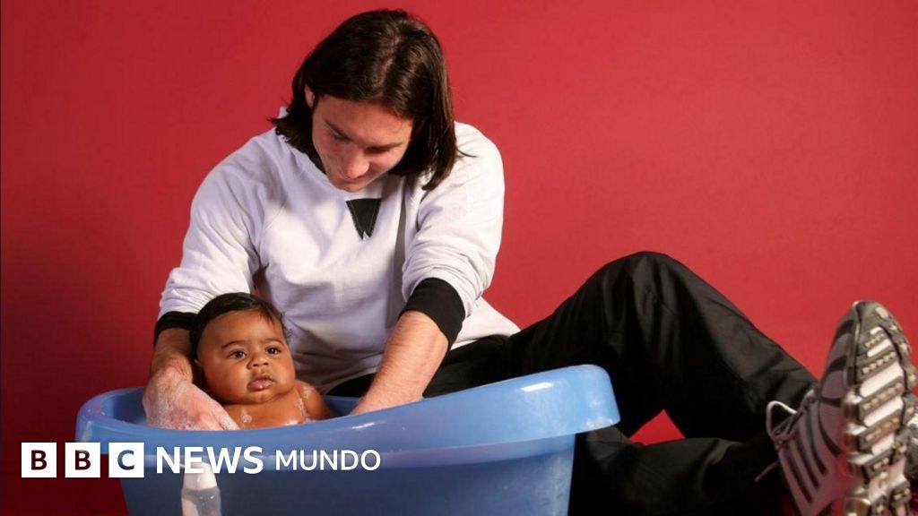 "Es como cerrar un círculo perfecto": la historia detrás de la famosa foto de Messi bañando a Lamine Yamal contada por el fotógrafo que la tomó