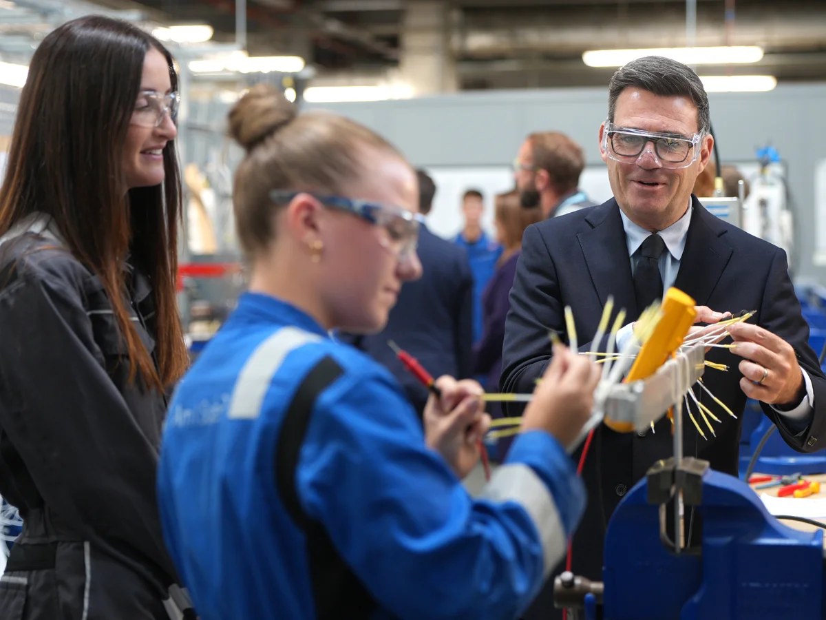 UK defence contractors to offer 40,000 apprenticeships, placements and jobs