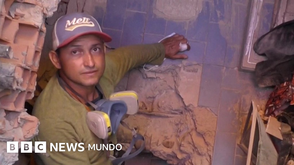El padre que encontró el cuerpo de su hija entre los escombros 20 días después de los terremotos en Venezuela