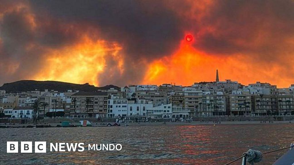 Al menos 12 muertos y 23 desaparecidos en el incendio más letal de las últimas décadas en España en medio de la ola de calor